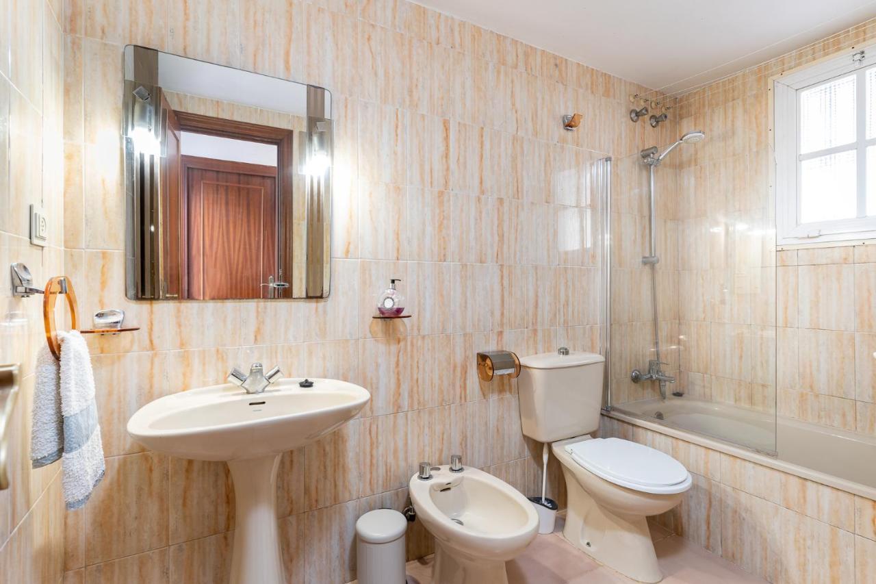 Lovely Apartment Next To The Beach Торремолинос Экстерьер фото